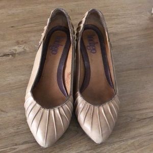 Clark indigo high heel in light brown/tan 7.5